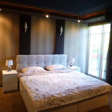 Sunny Loft Kecskemet Apartment Ngoại thất bức ảnh